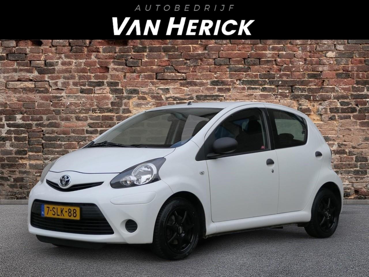 Toyota Aygo - 1.0 VVT-i Now | Airco | Elektrische ramen | 5-Deurs - AutoWereld.nl