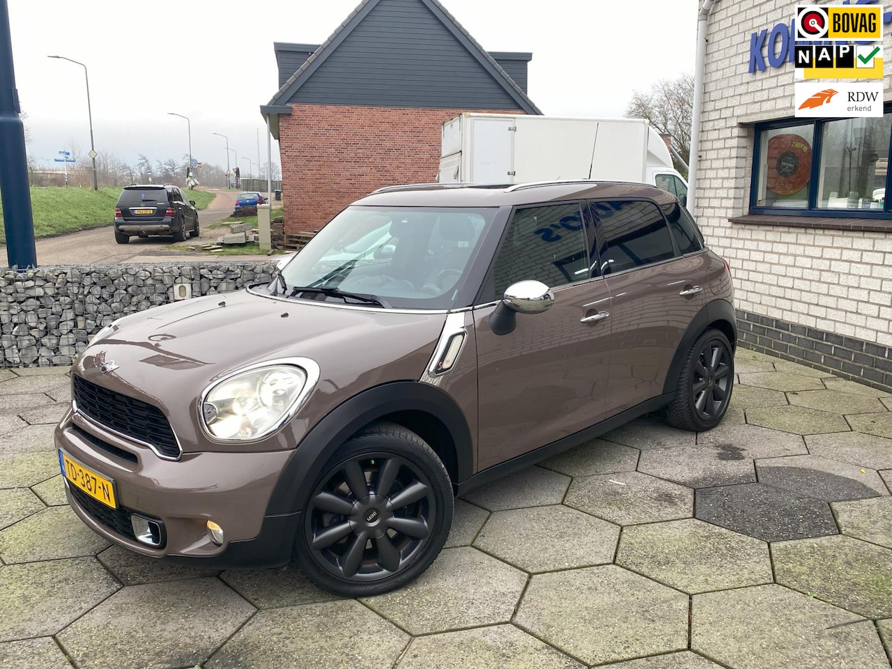 MINI Countryman - 1.6 Cooper S ALL4 Pano/HK/Leer/Navi/BT/4-seasons - AutoWereld.nl