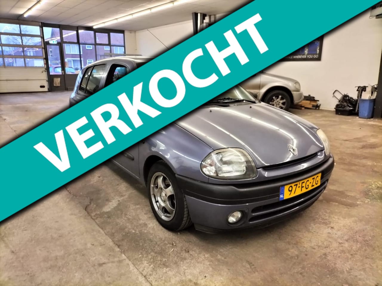 Renault Clio - 1.4 RN Automaat met Nieuwe Apk 1/2026 - AutoWereld.nl