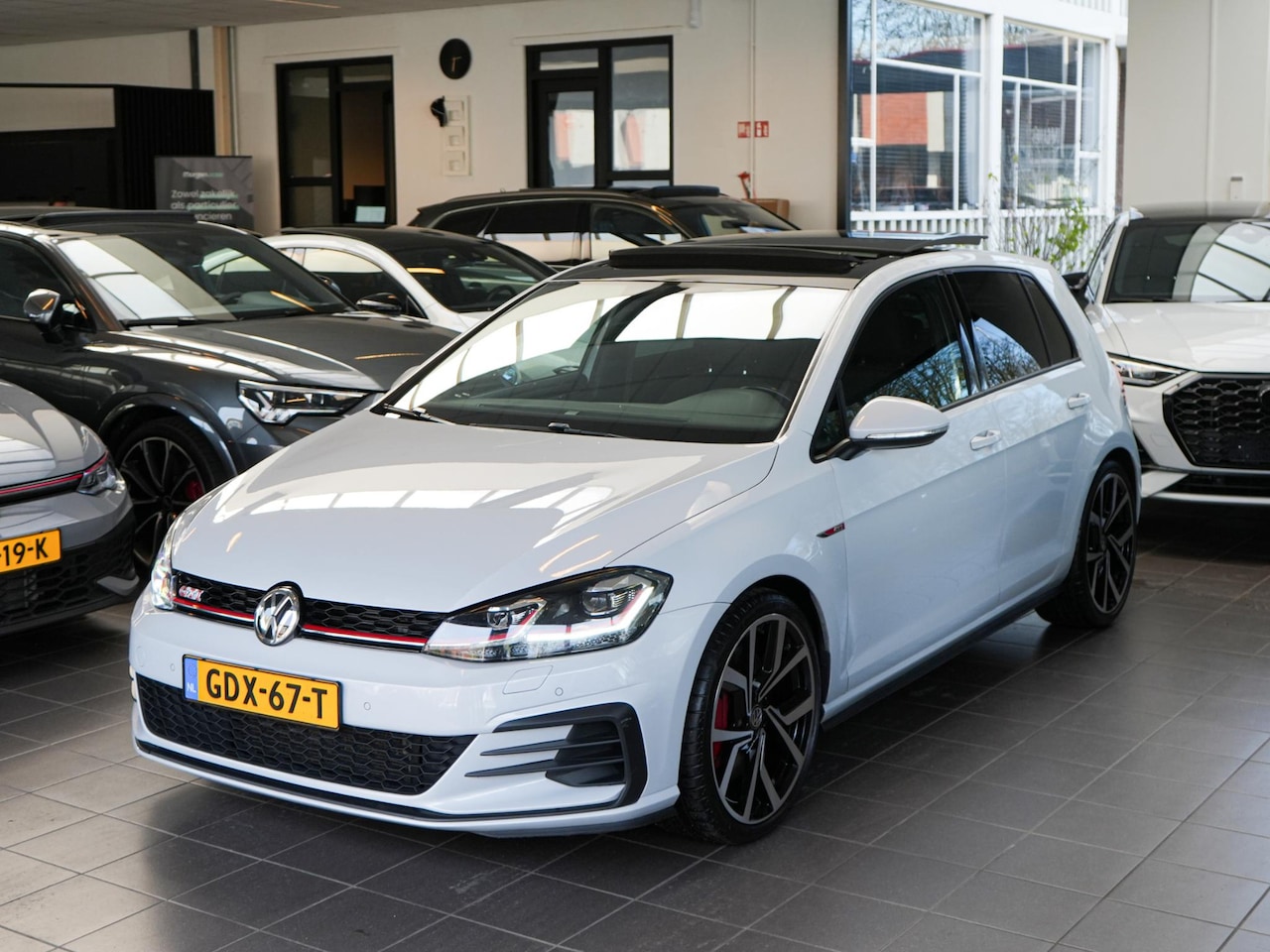 Volkswagen Golf - 2.0 TSI GTI Performance | PANO | CAMERA | CARPLAY - AutoWereld.nl