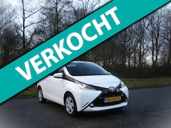 Toyota Aygo - 1.0 VVT-i x-play . 5 Drs . Airco . Cruiscontrol . Elec ramen . Achteruitrij Camera