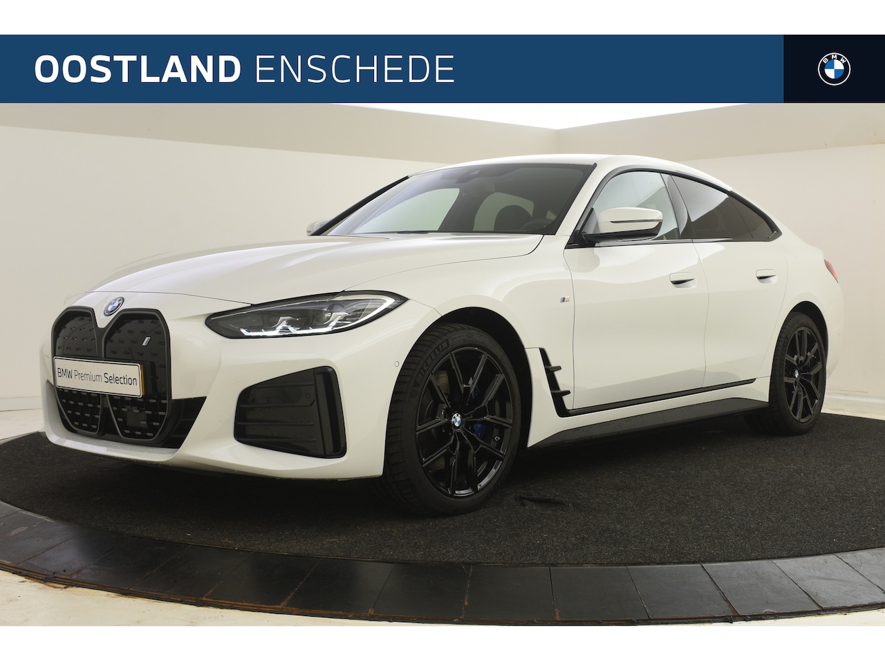 BMW i4 - eDrive35 M Sport 70 kWh / Parking Assistant / Widescreen Display / Extra getint glas achte - AutoWereld.nl