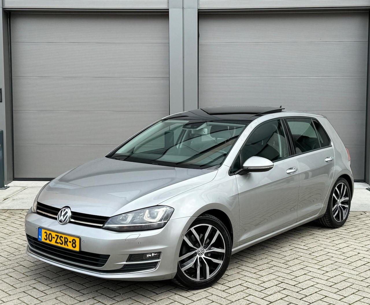 Volkswagen Golf - 1.4 TSI Highline 103KW DSG 2013 Grijs PANO - AutoWereld.nl