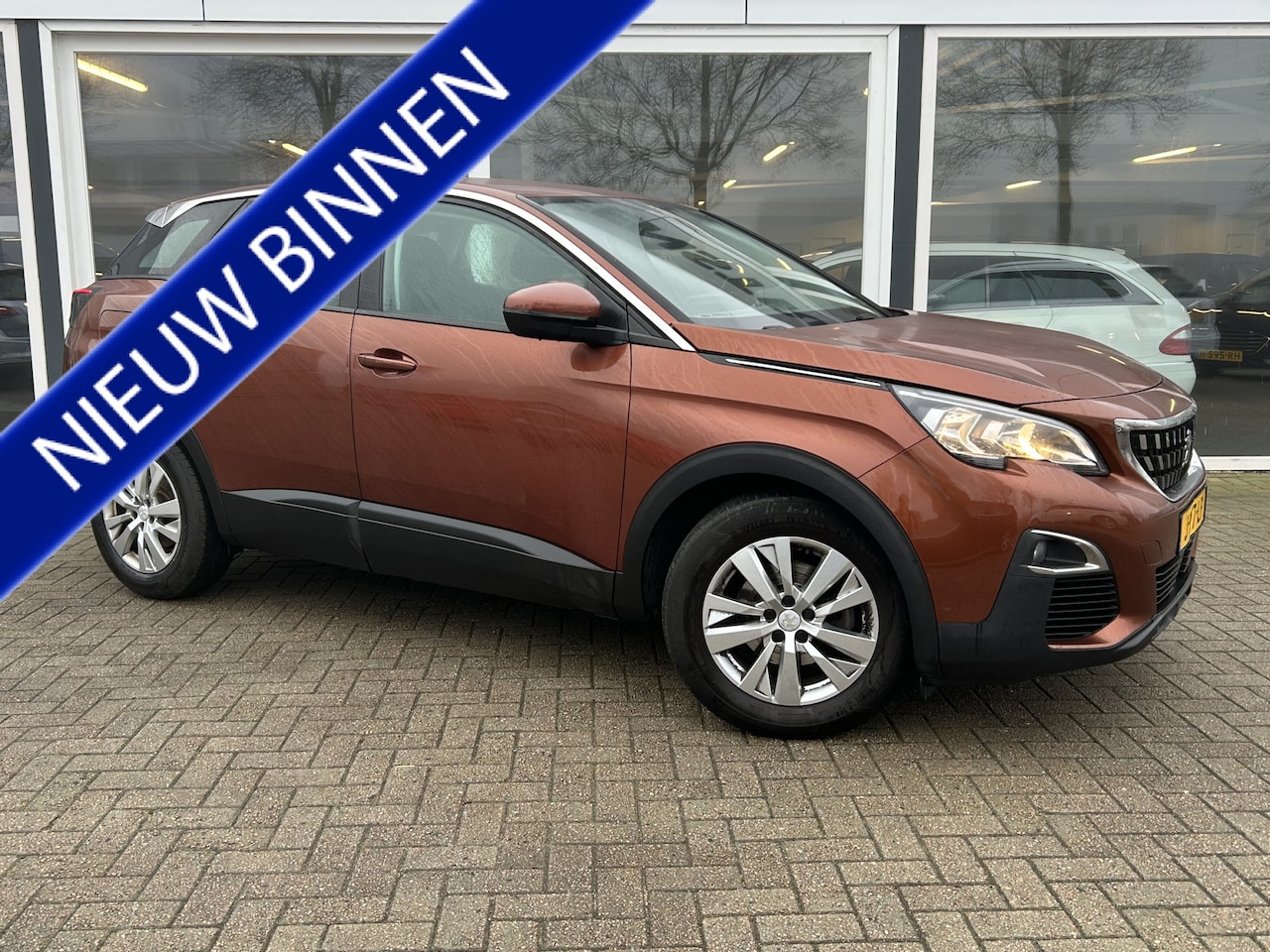 Peugeot 3008 - 1.2 PureTech Active 50% deal ,- ACTIE Automaat / Trekhaak / Carplay / Clima / Cruise - AutoWereld.nl