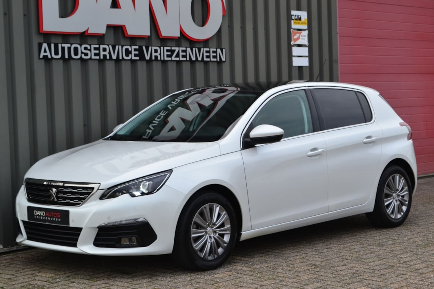 Peugeot 308 - 1.2 PureTech Allure 130PK Pano/Camera/LED/Navi - AutoWereld.nl