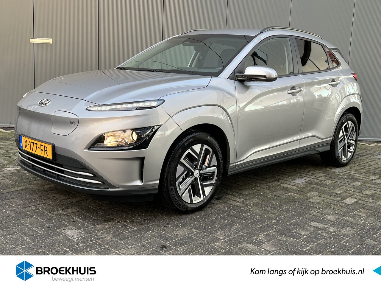 Hyundai Kona - 64 kWh 204pk Pure | LED | Camera | Climate | Carplay | Keyless | Navigatie | 17" Lichtmeta - AutoWereld.nl