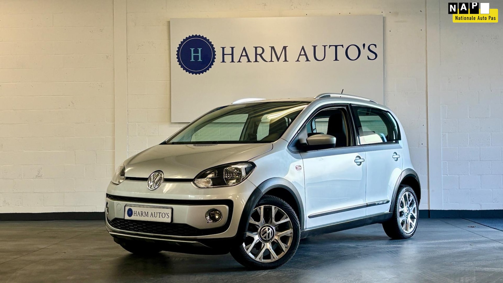 Volkswagen Up! - 1.0 cross up! BlueMotion 75pk Navigatie / Stoelverwarming - AutoWereld.nl