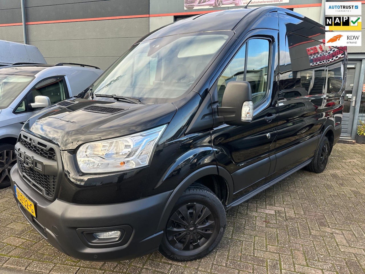 Ford Transit - 290 2.0 TDCI L2H2 2020 BLACK EDITION LUXE LEER CARPLAY CAMERA - AutoWereld.nl