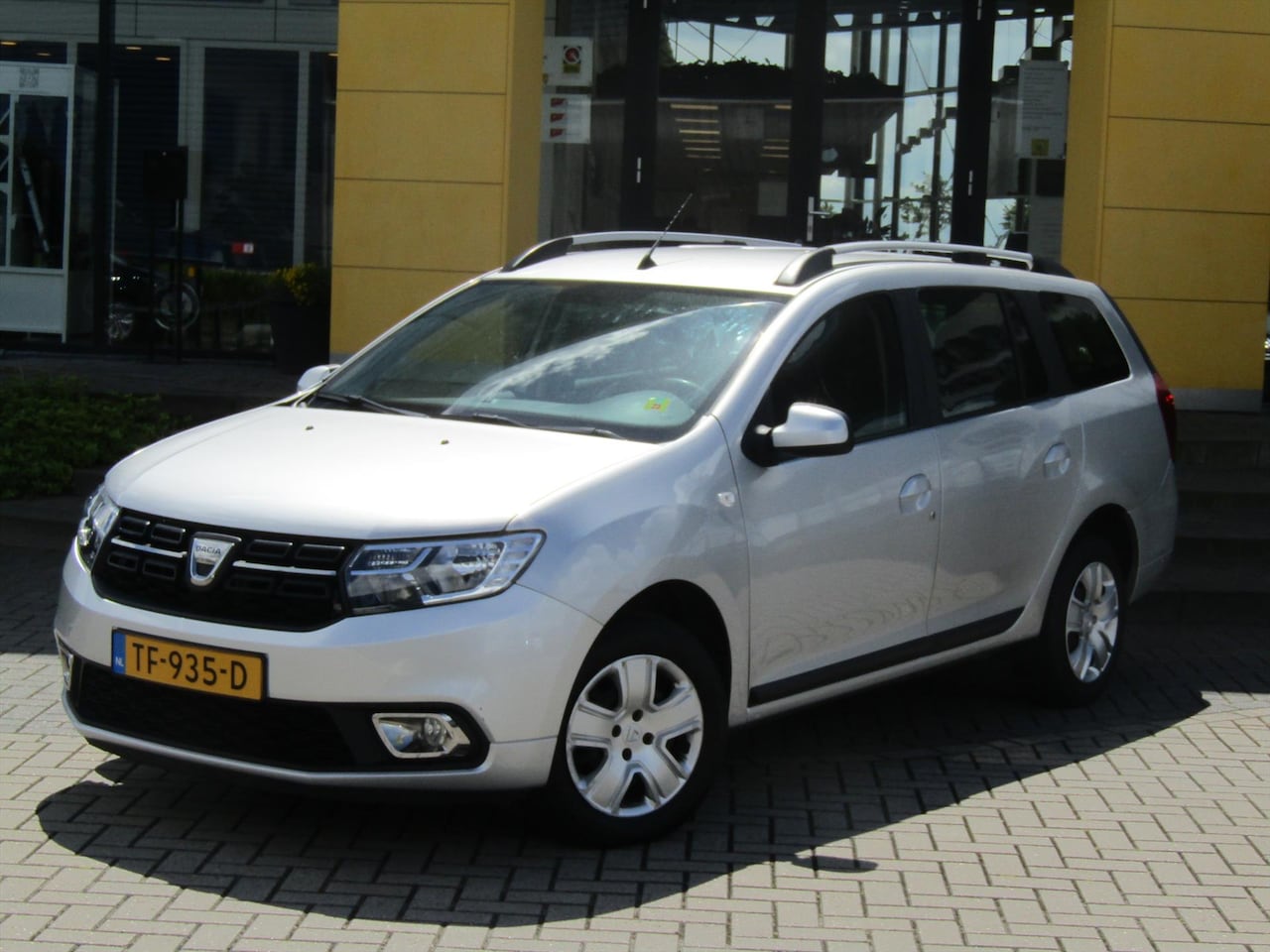 Dacia Logan - 0.9 Tce 90pk Lauréate Bi-Fuel / Navigatie / Cruise- Control - AutoWereld.nl