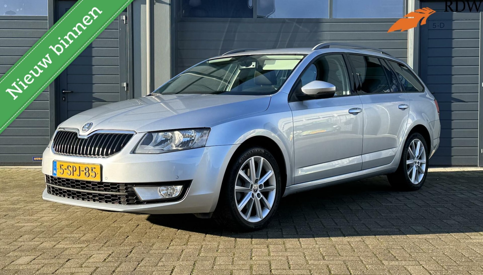 Skoda Octavia Combi - 1.4 TSI | AUTOMAAT | Trekhaak | Cruise | Zeer Net ! | Goed Onderhouden | - AutoWereld.nl