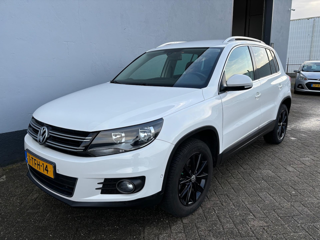 Volkswagen Tiguan - 1.4 TSI Sport&Style Automaat - AutoWereld.nl