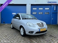 Lancia Y(psilon) - Ypsilon 1.4-16V Platino * Airco * AUT * Panoramadak