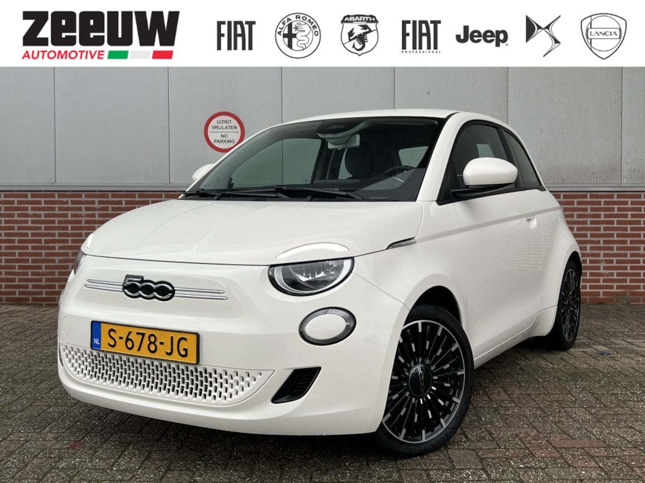 Fiat 500e - Icon 42 kWh | Navi | Carplay | 17"| Comfort pack | Passive Entry - AutoWereld.nl