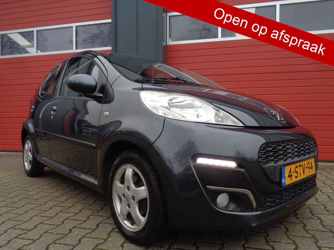 Peugeot 107 - 1.0 Active Automaat Airco LMV 5DRS 129Dkm NAP NL-Auto - AutoWereld.nl