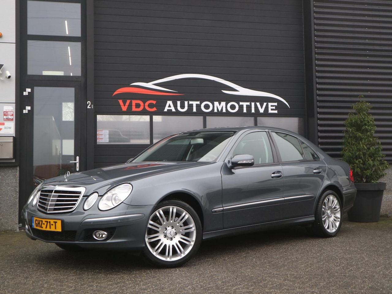 Mercedes-Benz E-klasse - 280 Elegance V6 Youngtimer | Distronic | Zonneschermen | Nieuwstaat | Uniek | Youngtimer | - AutoWereld.nl