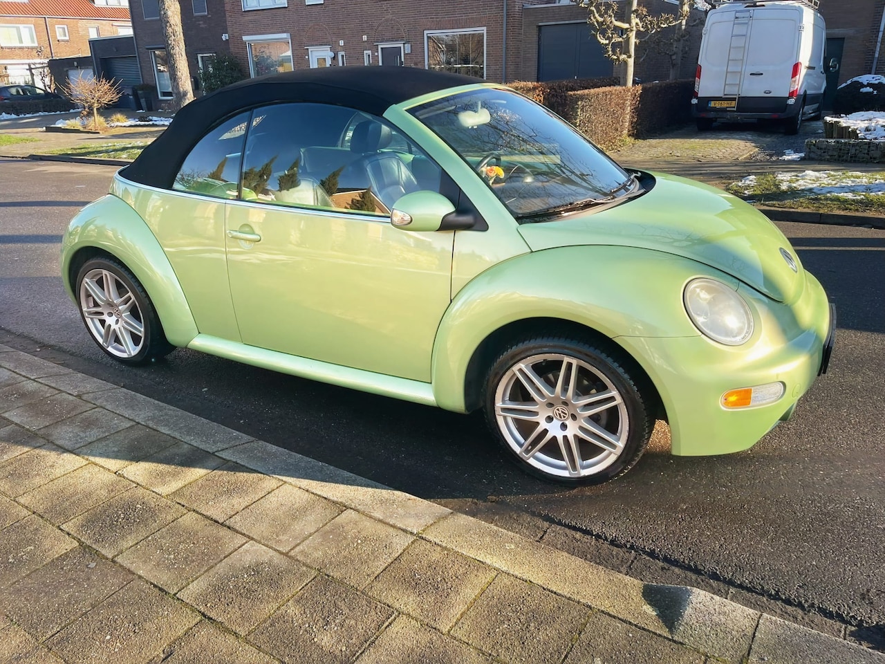 Volkswagen New Beetle Cabriolet - 2.0 Highline Vernieuwd geïsoleerd dak - AutoWereld.nl