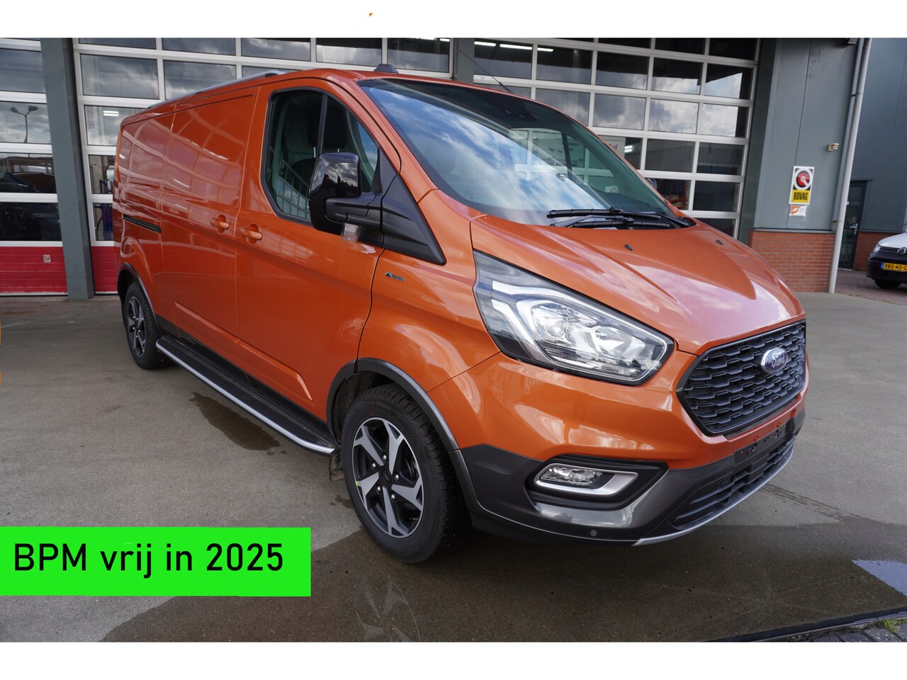 Ford Transit Custom - 300L 2.0 TDCI 130PK L2H1 Limited Active Edition Nr. V078 | Airco | Cruise | Apple CarPlay - AutoWereld.nl