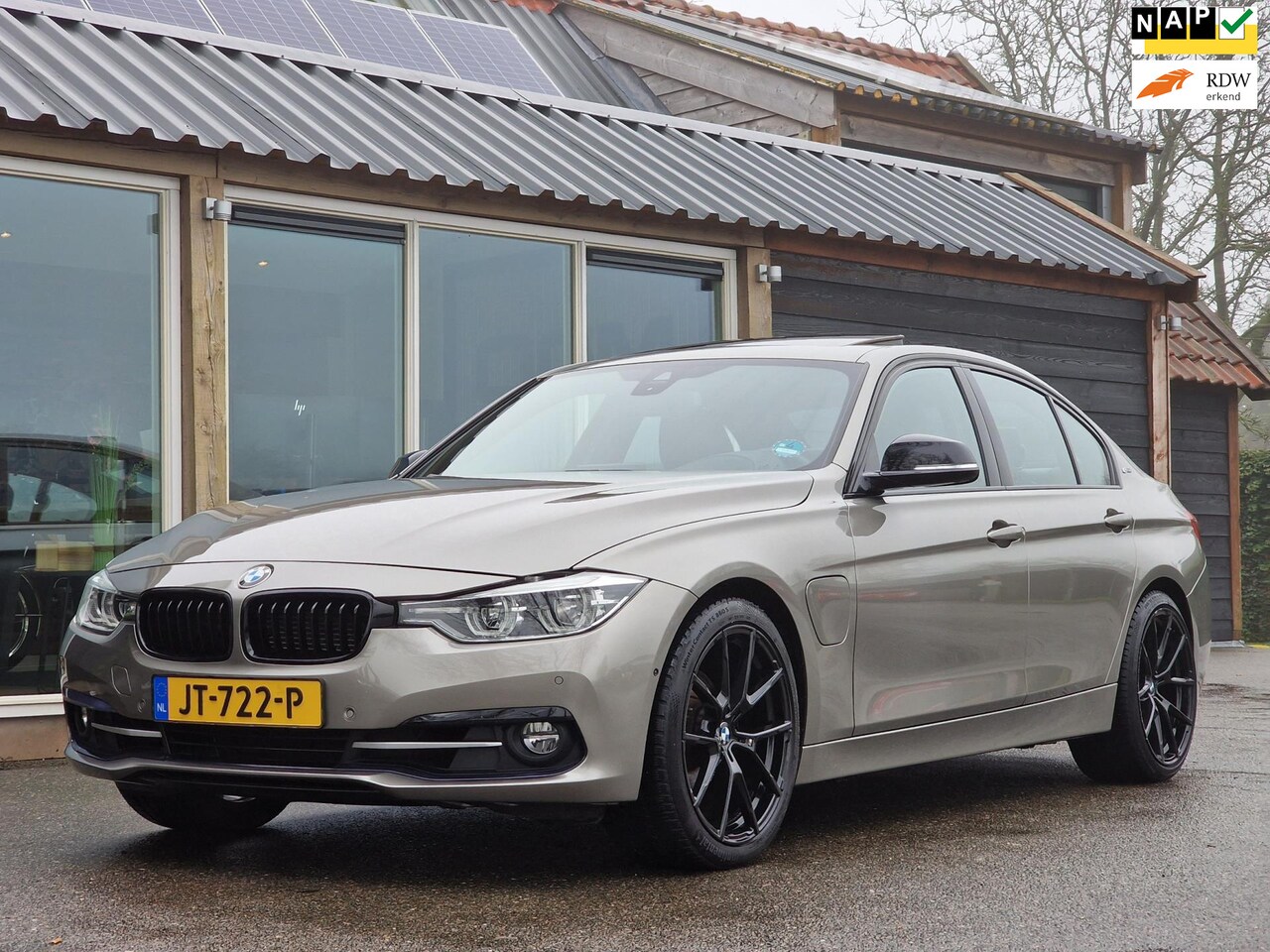 BMW 3-serie - 330e ///M (Schuifdak / Leder / Sportstoelen / Navigatie / 19" / Camera / PDC / NAP/ Nederl - AutoWereld.nl