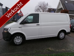 Volkswagen Transporter - 2.0 TDI 102pk L1H1 Airco, Cruise, Navi, Pdc, Trekh 3 persoons