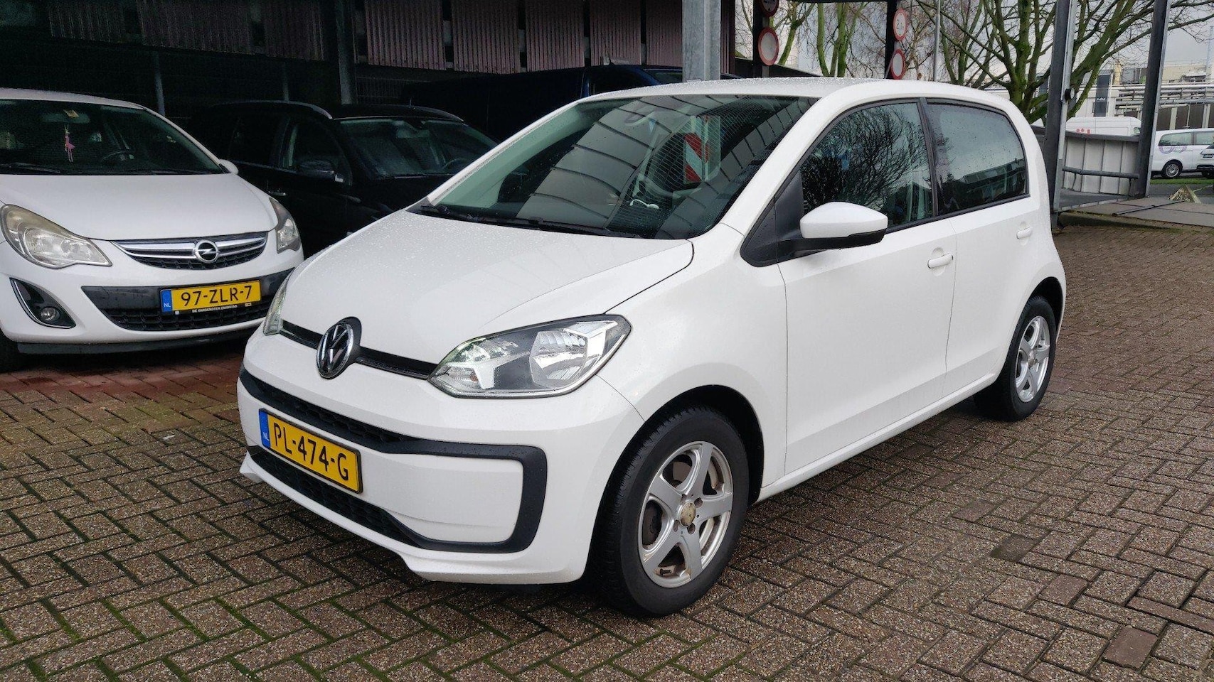 Volkswagen Up! - 1.0 BMT move up! | Airco | DAB radio | Eerste eigenaresse | Dealer onderhouden - AutoWereld.nl