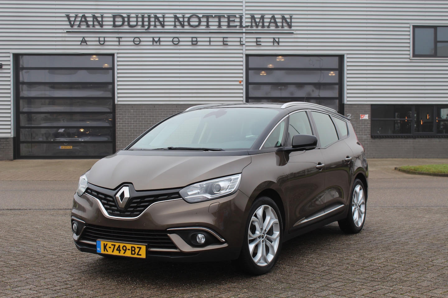 Renault Grand Scénic - 1.2 TCe Zen / 7 Persoons / Carplay / Trekhaak / Keyless - AutoWereld.nl