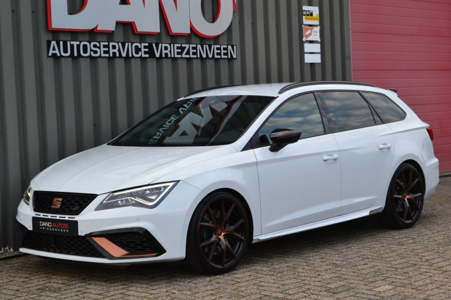 Seat Leon ST - 2.0 TSI 4DRIVE CUPRA R Ultimate Edition Camera/LED/Remus - AutoWereld.nl