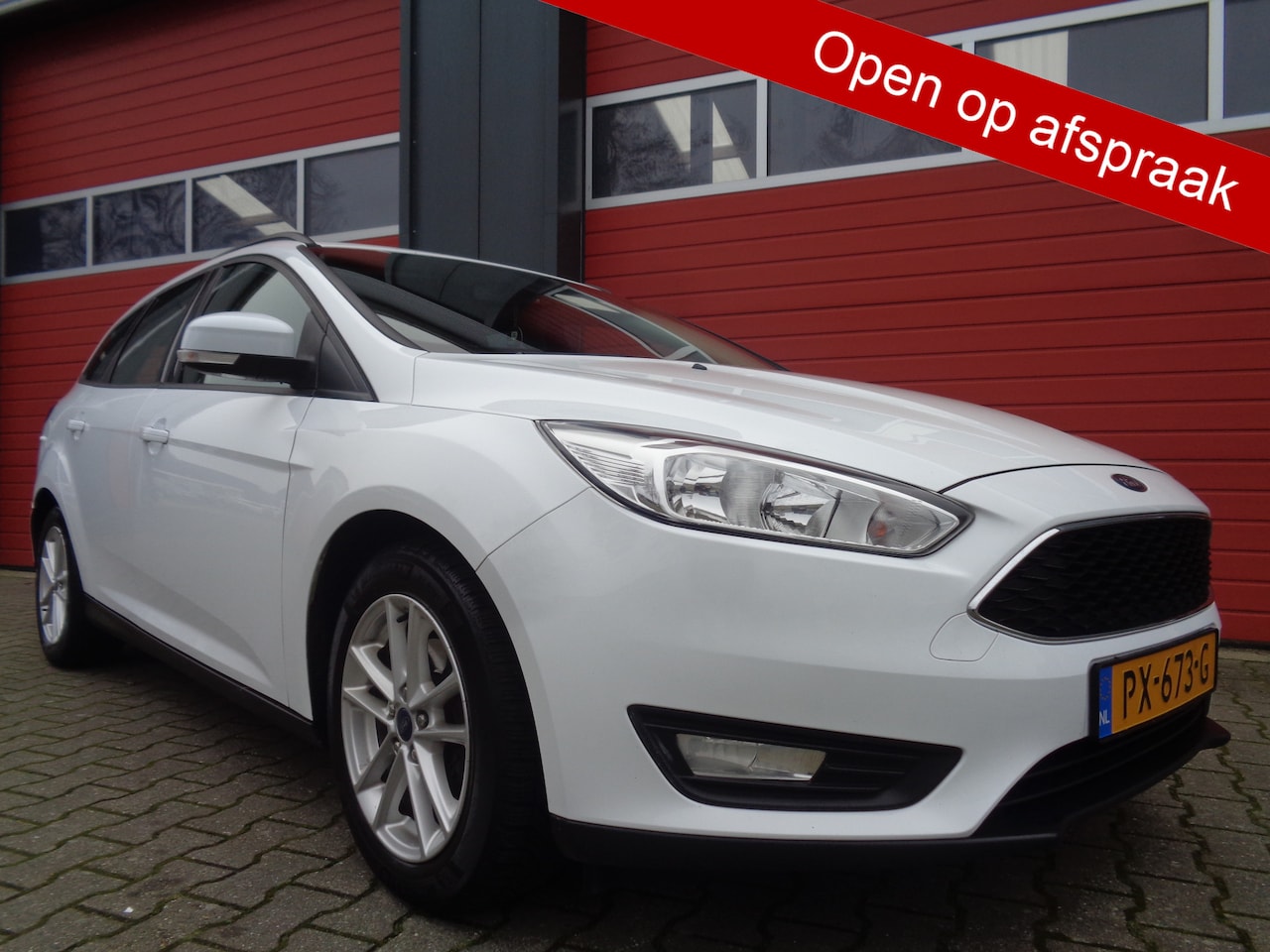 Ford Focus Wagon - 1.5 TDCI Lease Edition 120pk Navi Clima Cruise LMV Trekhaak NL-Auto - AutoWereld.nl