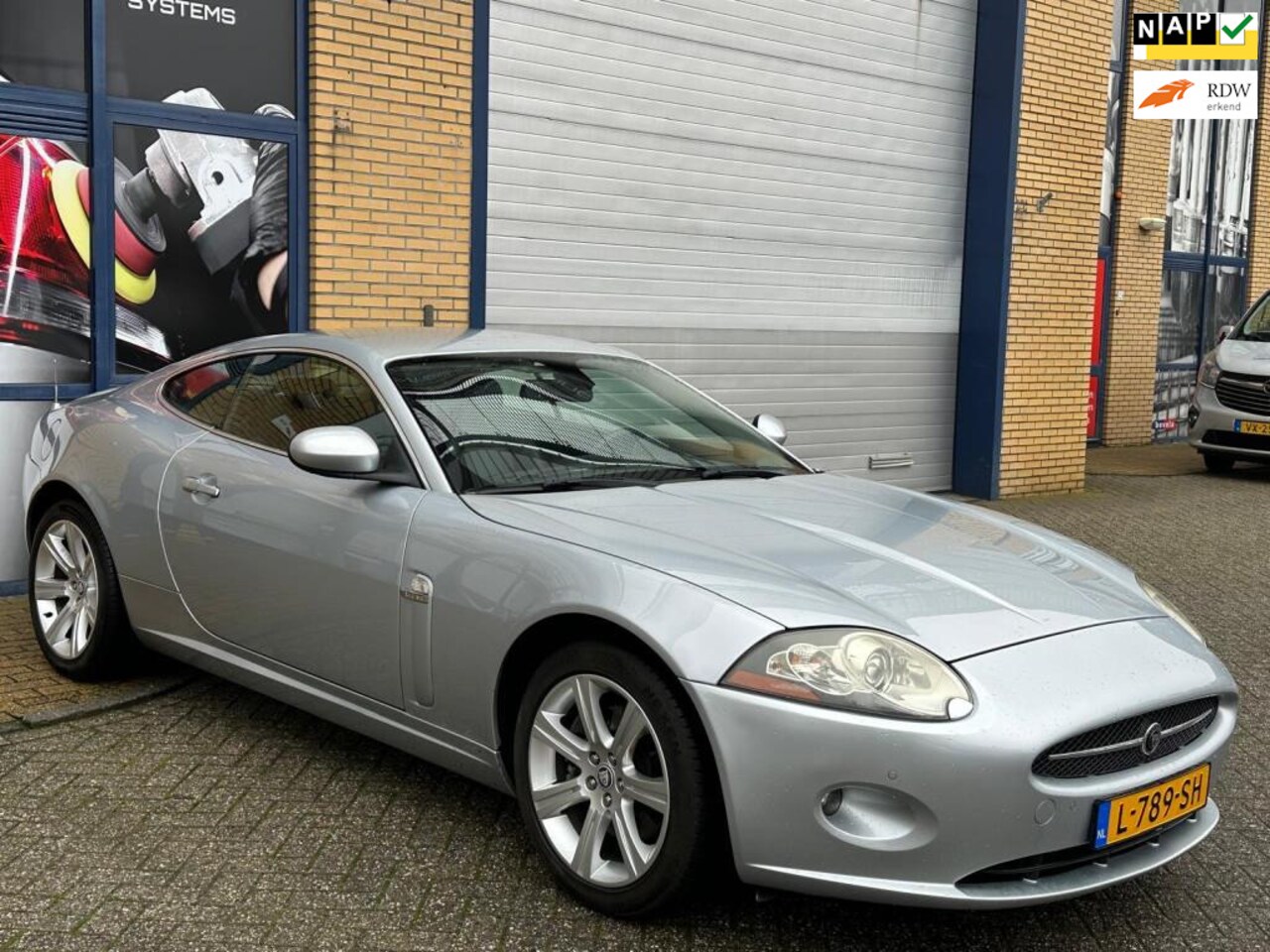 Jaguar XK - 4.2 V8 Coupé 4.2 V8 Coupé, apk, V8, automaat, lichtmetaal, navigatie, pdc, inruil mogelijk. - AutoWereld.nl