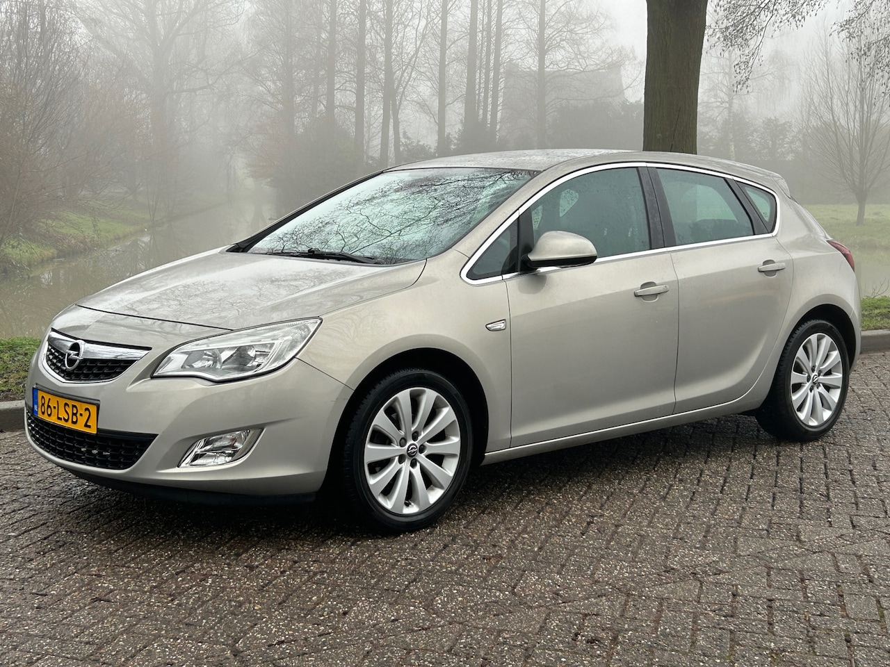 Opel Astra - 1.6 Cosmo 2010 automaat! trekhaak! sportstoelen! youngtimer! nap! nette auto! - AutoWereld.nl