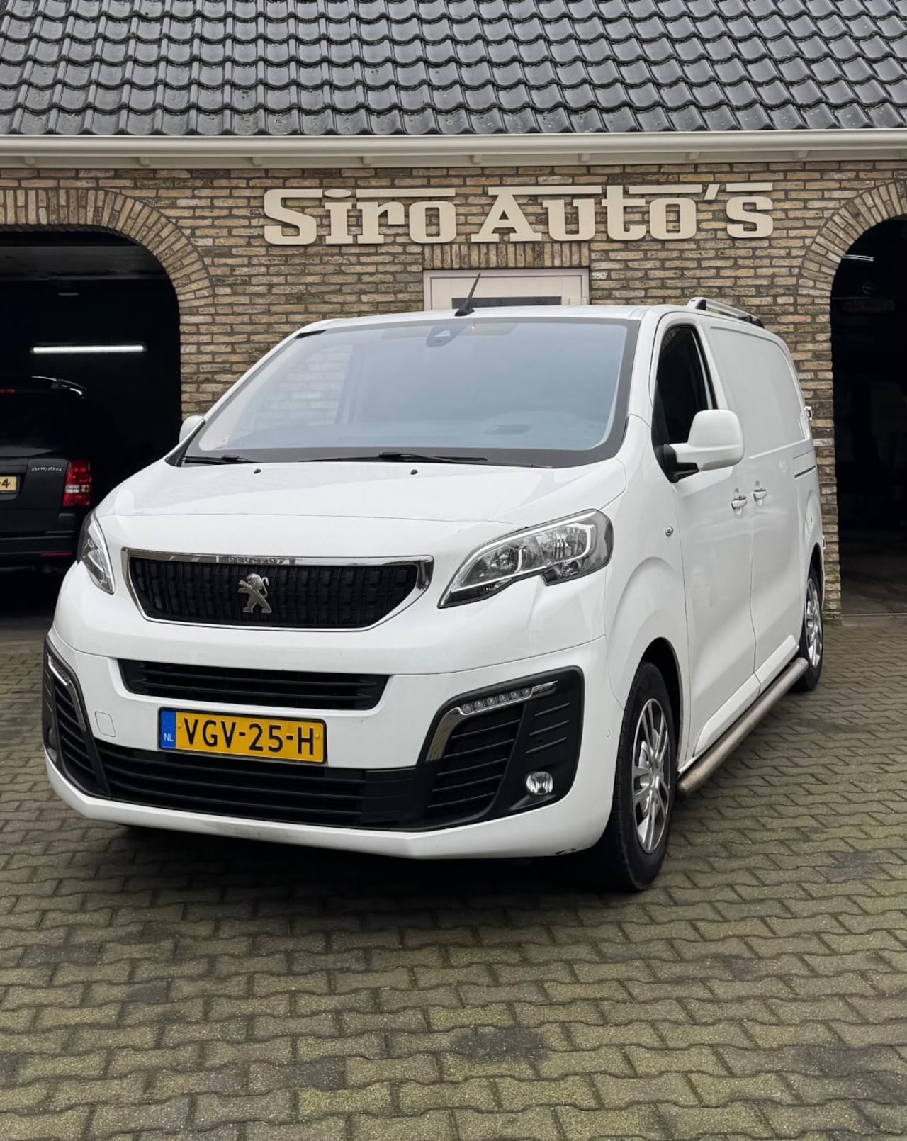 Peugeot Expert - 2.0 BlueHDI 120 Automaat Bj 2020 weinig kilometers - AutoWereld.nl