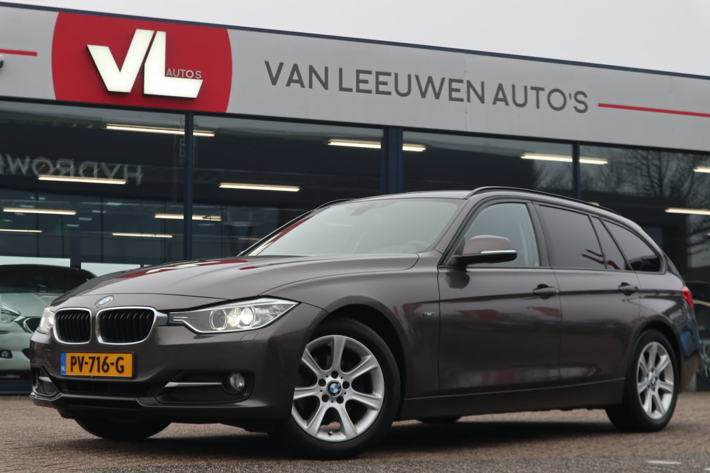 BMW 3-serie Touring - 320d High Executive | Navigatie | Stoelverwarming | APK 28-09-2025 | - AutoWereld.nl