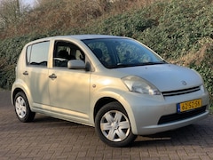 Daihatsu Sirion 2 - 1.3-16V Comfort |VOL AUTOMAAT |NIEUWE APK |102 DKM