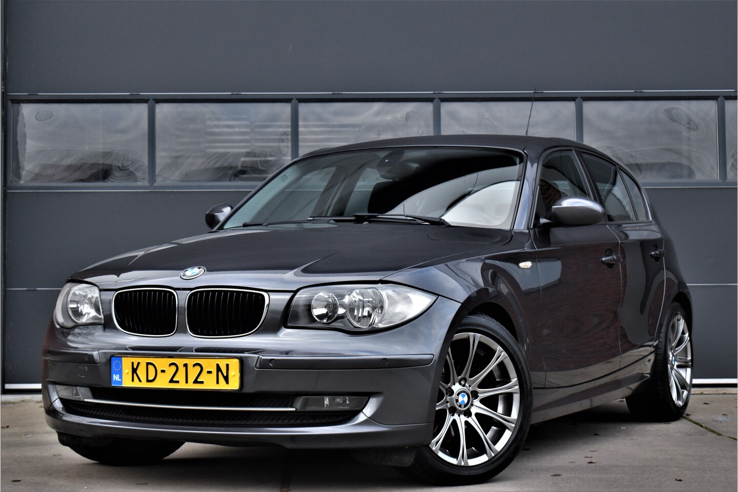 BMW 1-serie - 116i 5 drs Cruise - Stoelverw. - Lmv - AutoWereld.nl