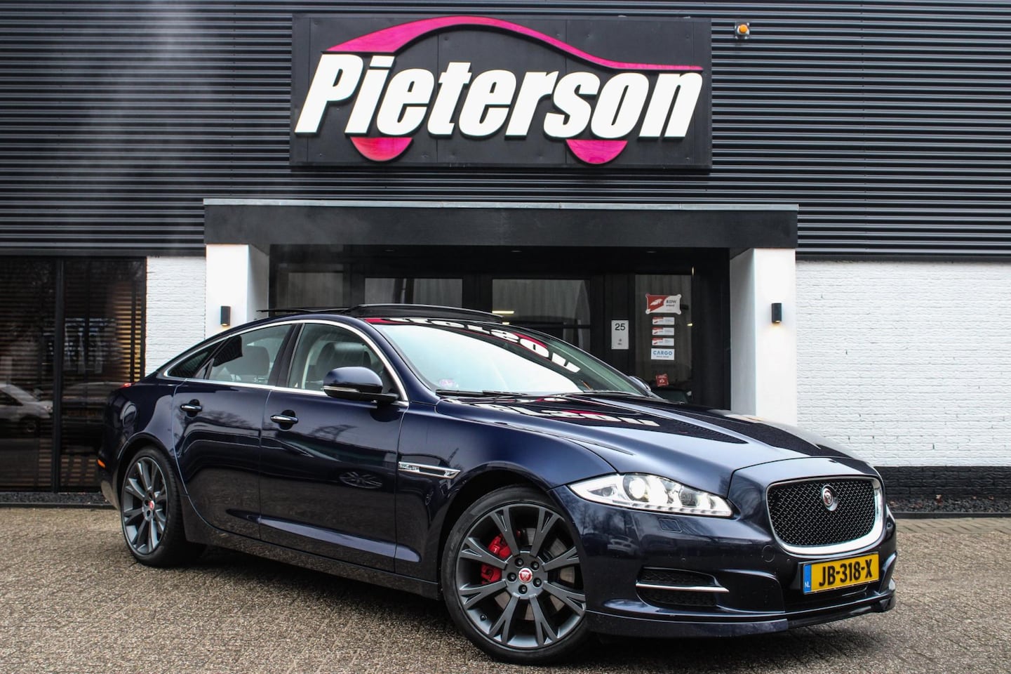 Jaguar XJ - LAND ROVER 3.0 V6 SC AWD MEMORY PANO MERIDIAN - AutoWereld.nl