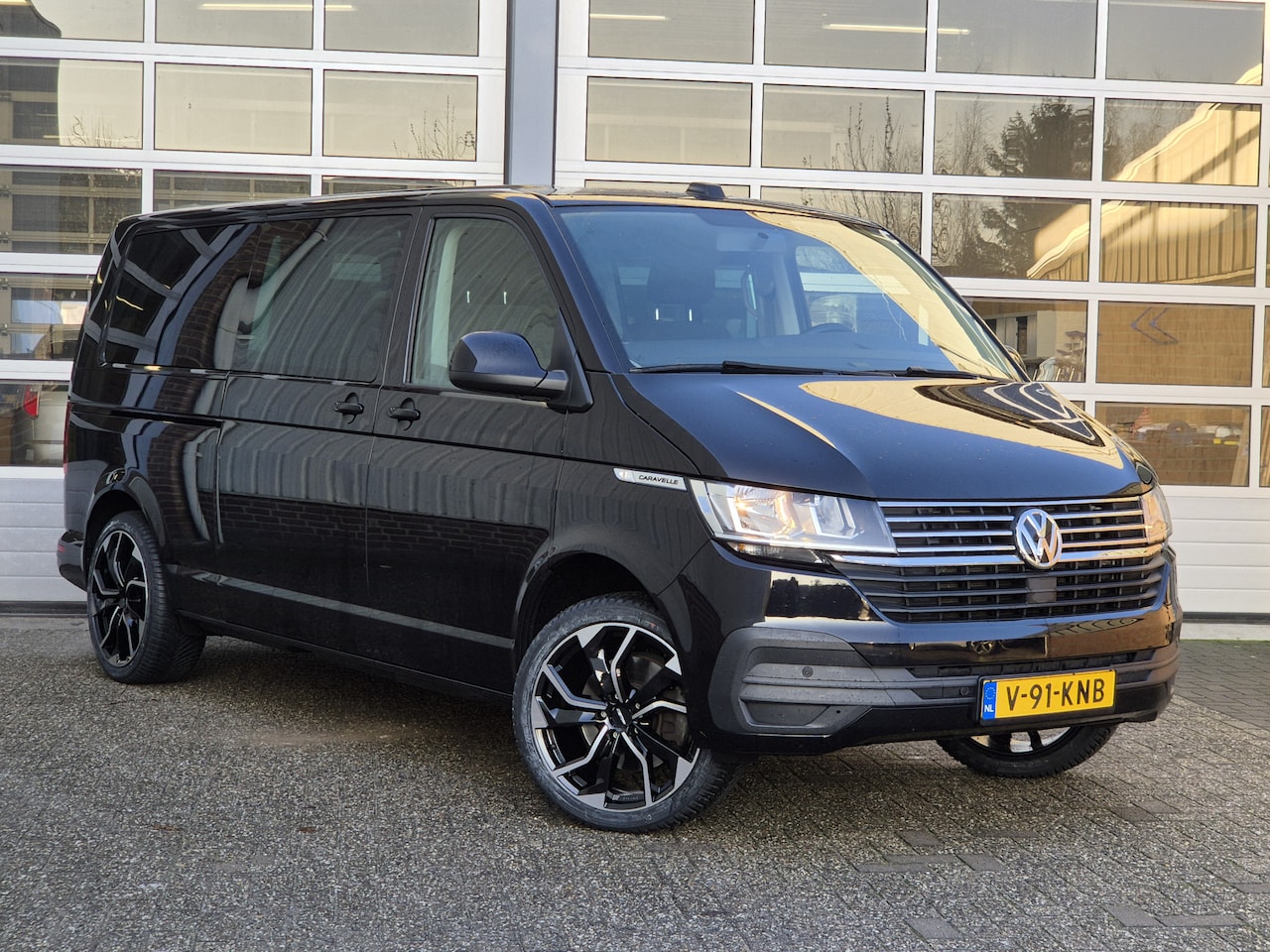 Volkswagen Transporter Caravelle - 2.0 TDI 204Pk L2H1 | NAVI | ACC | TREKHAAK | - AutoWereld.nl