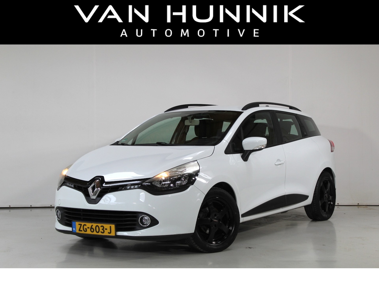 Renault Clio Estate - 1.2-16V Authentique Navi | Trekhaak | Cruise | Airco - AutoWereld.nl