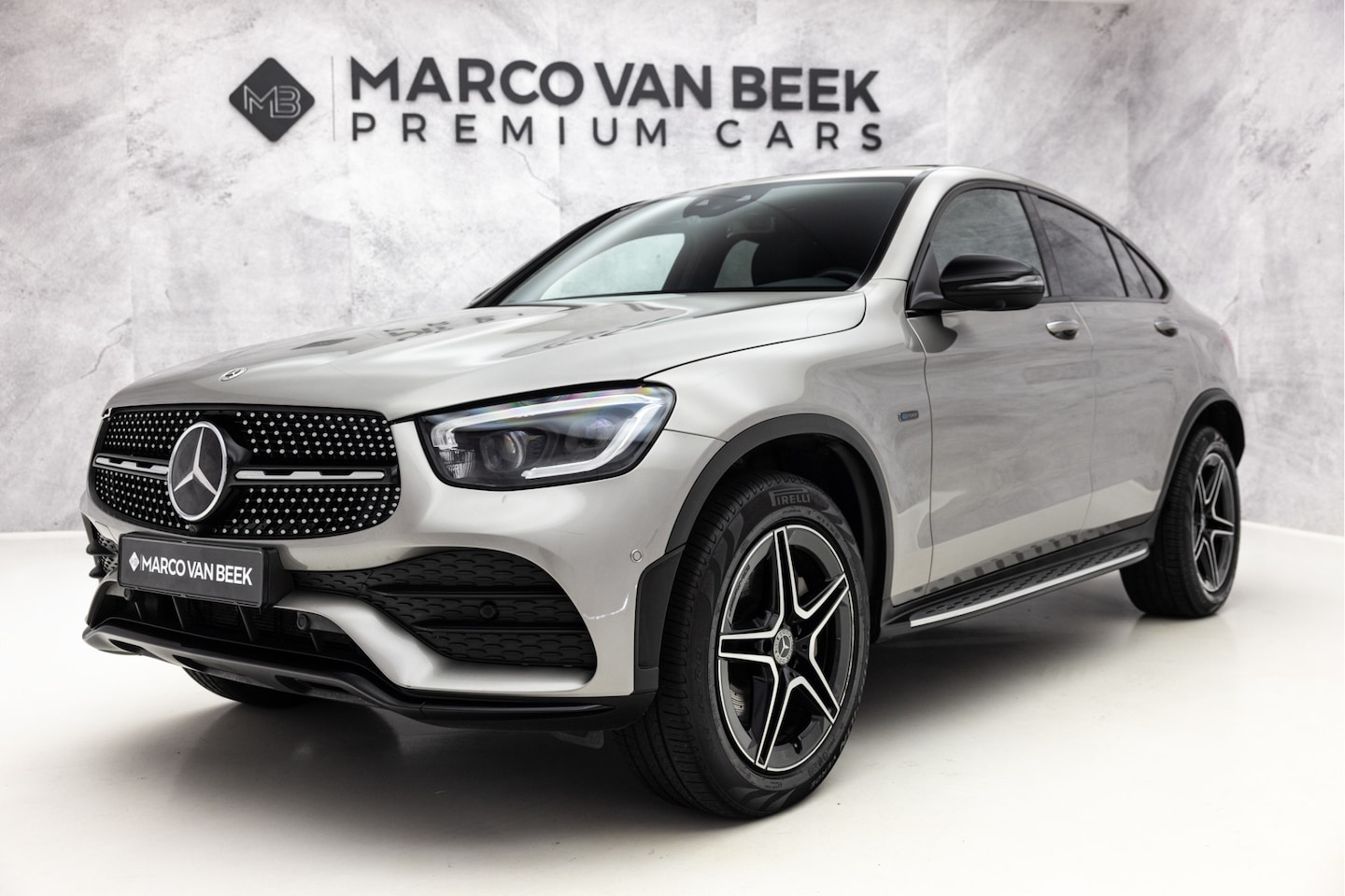 Mercedes-Benz GLC-klasse Coupé - 300e 4MATIC Premium+ AMG | Schuifdak | E-Trekhaak | Memory | Carbon - AutoWereld.nl