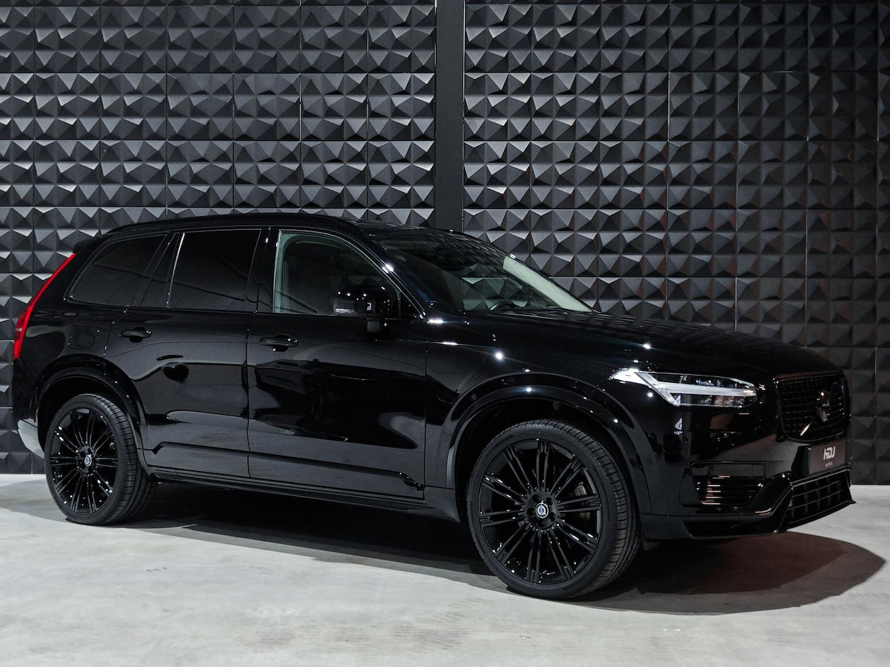 Volvo XC90 - 2.0 T8 Recharge AWD R-Design | PANO | 22" | All Black | HUD | H&K | MEMORY | Trekhaak | - AutoWereld.nl