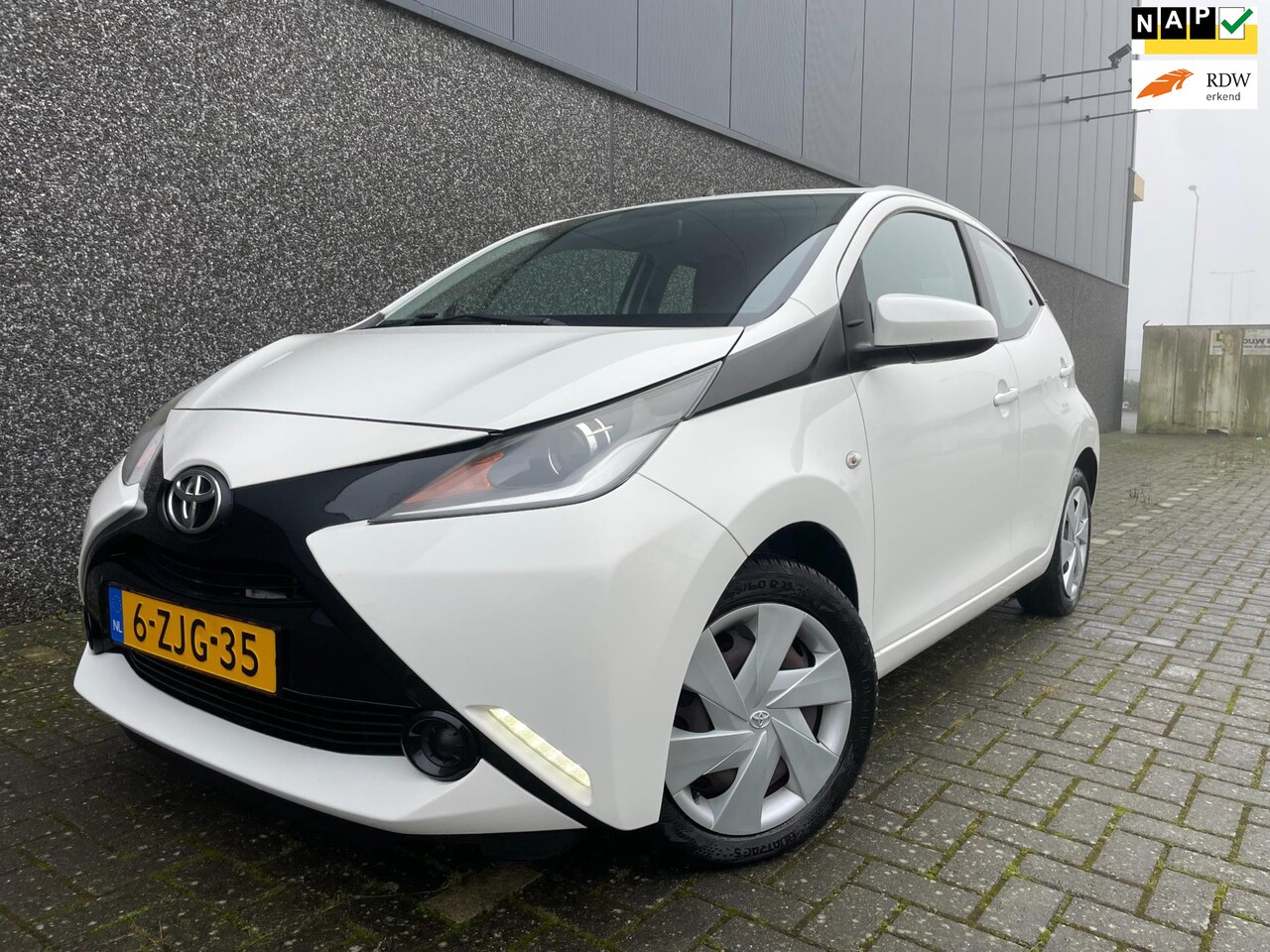 Toyota Aygo - 1.0 VVT-i x-play/Nieuwe APK en beurt! - AutoWereld.nl