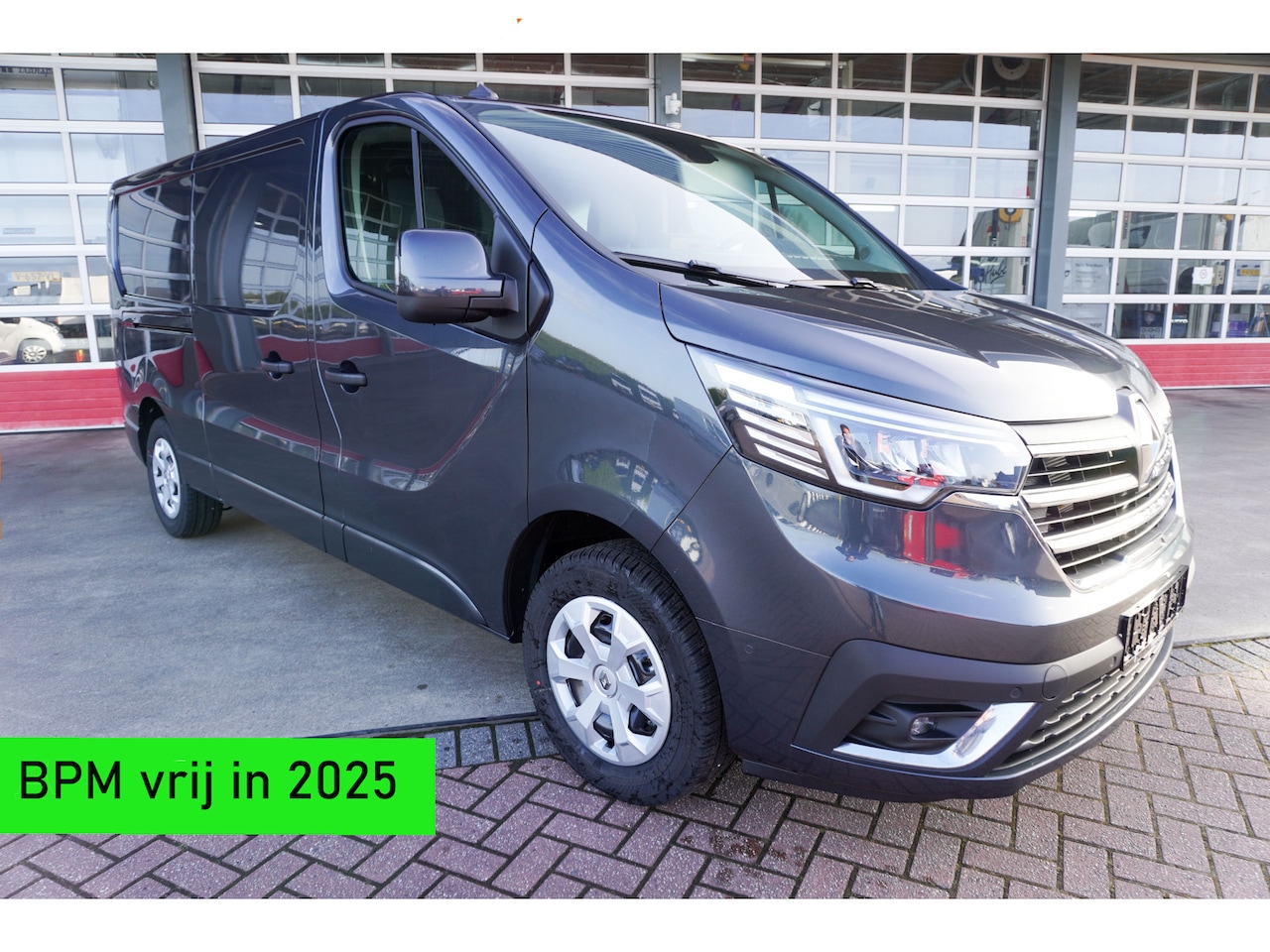 Renault Trafic - 2.0 dCi 130PK T30 L2H1 Work Edition Nr. V031 | Airco | Cruise | Navi - AutoWereld.nl