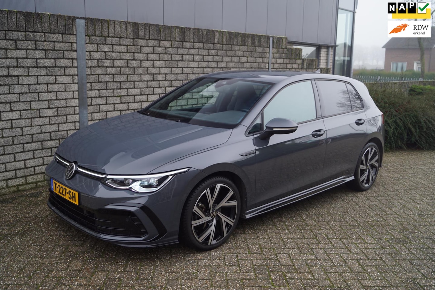 Volkswagen Golf - 1.5 TSI R-Line 5 Deurs Autom Navi Camera Sportst Full LED Kopl Clima Adaptieve Cruise 2x P - AutoWereld.nl