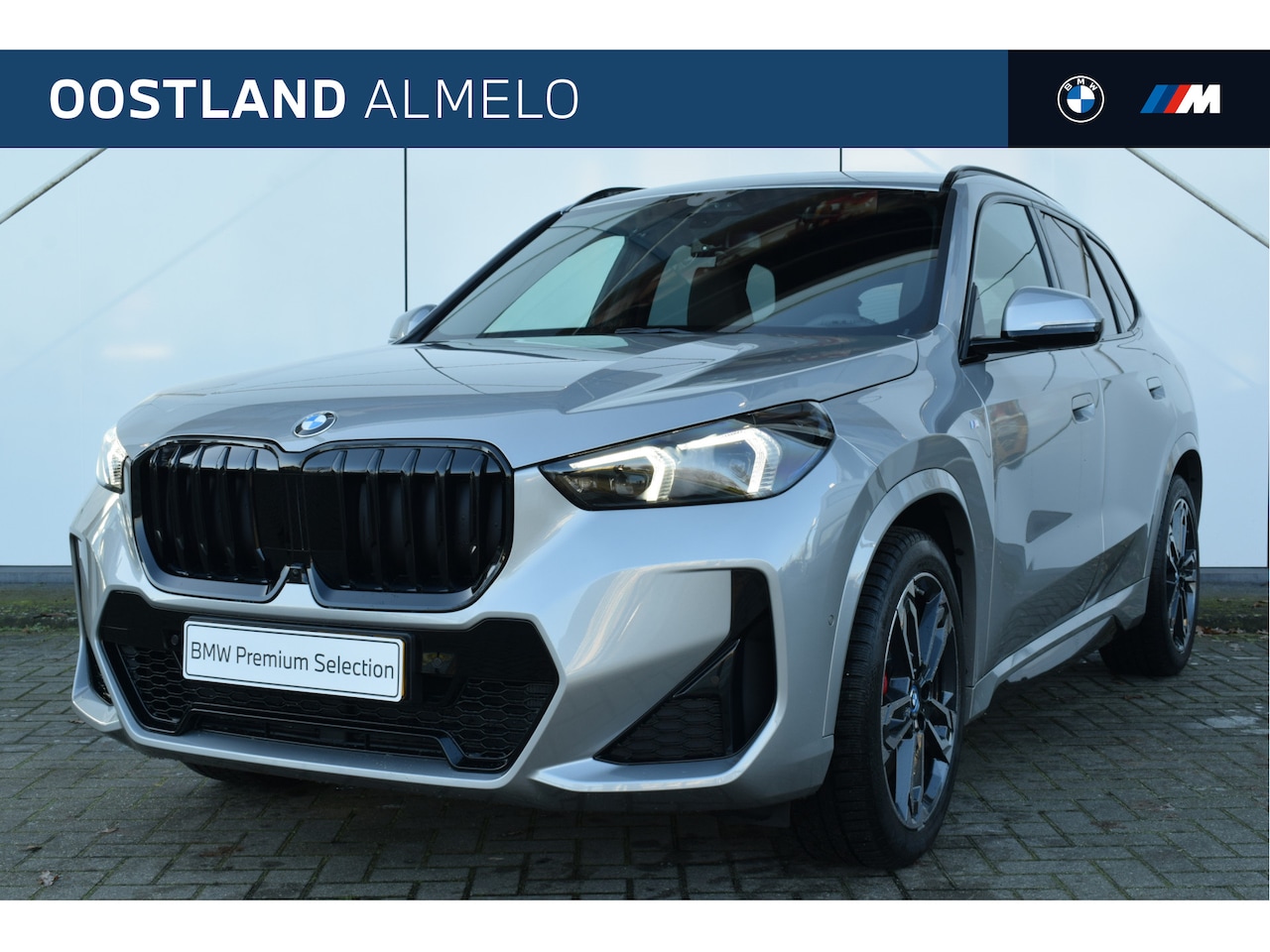 BMW X1 - sDrive20i High Executive M Sport Automaat / Panoramadak / Trekhaak / Sportstoelen / Stoelv - AutoWereld.nl