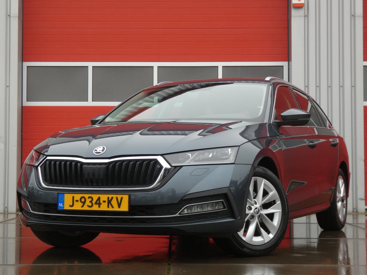 Skoda Octavia Combi - 1.5 TSI First Edition/ lage km/ zeer mooi! - AutoWereld.nl