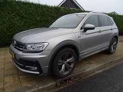 Volkswagen Tiguan - 1.4 TSI 4Motion. HL BUS R-Automaat-Navi-Carplay-Blth-Trkh-Pdc-Pa