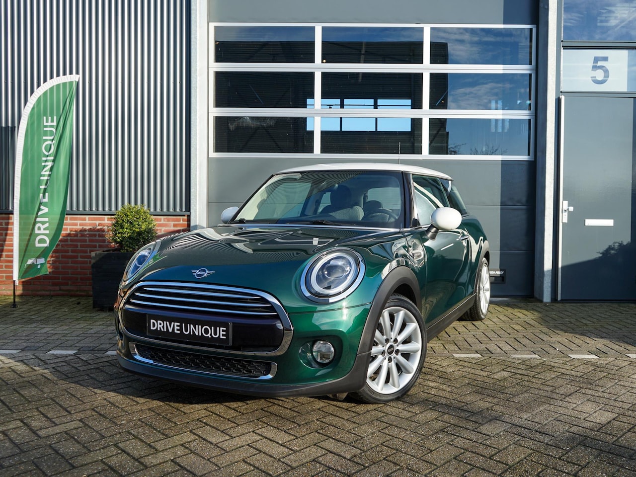 MINI Cooper - Mini 1.5 Union Jack licht, Stoelverwarming, 17'' velgen, Parkeersensoren - AutoWereld.nl