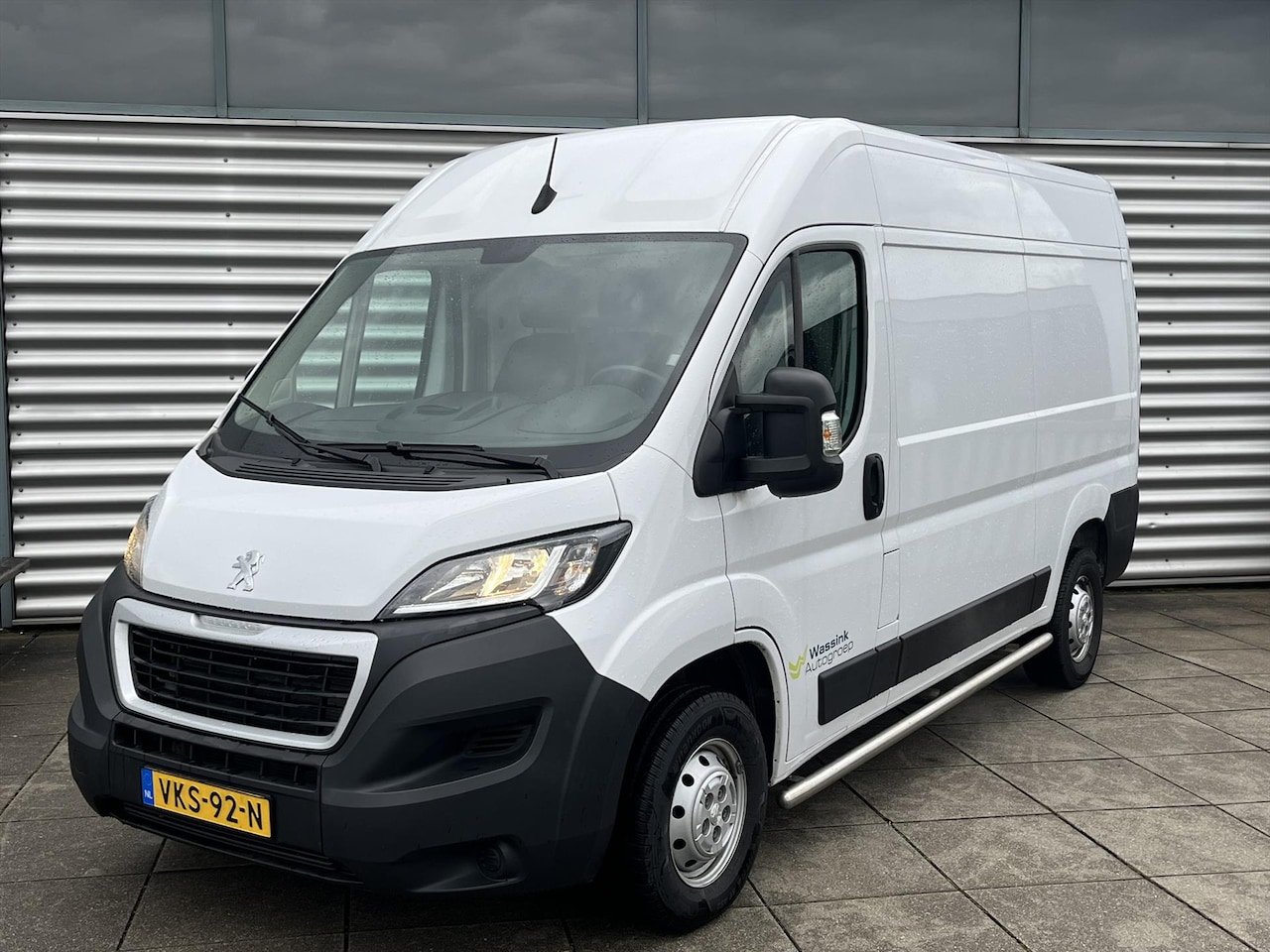 Peugeot Boxer - GB 330 L2H2 BlueHDi 140PK Premium | Camera | Trekhaak | Navigatie I Grip Control I Verzwaa - AutoWereld.nl