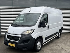 Peugeot Boxer - GB 330 L2H2 BlueHDi 140PK Premium | Camera | Trekhaak | Navigatie I Grip Control I Verzwaa