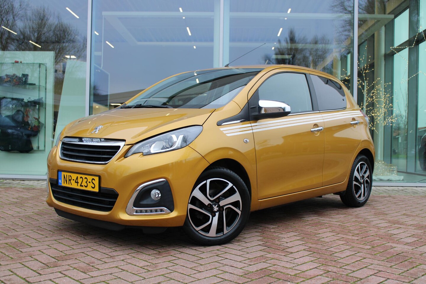 Peugeot 108 - 1.0 e-VTi Collection Infotainment + Achteruitcamera - AutoWereld.nl