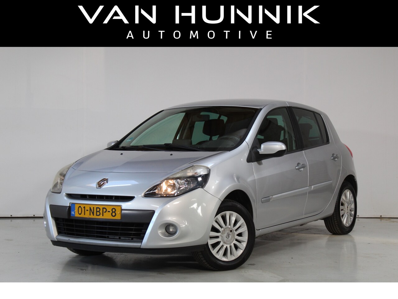 Renault Clio - 1.2 Collection Airco | Trekhaak | Cruise | Navi - AutoWereld.nl