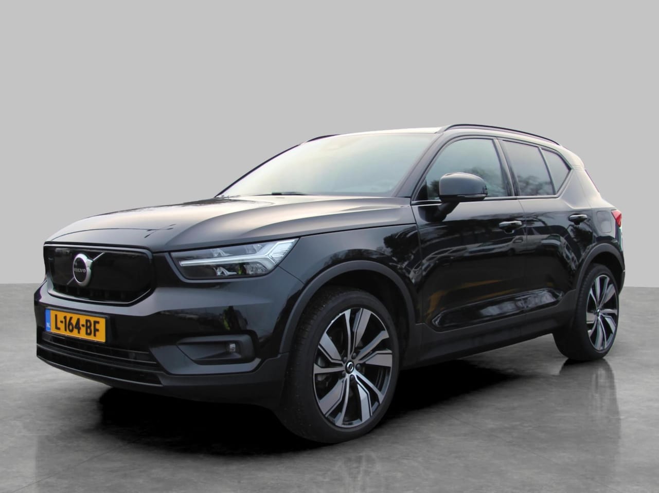 Volvo XC40 - Recharge P8 AWD R-Design Recharge P8 AWD R-Design - AutoWereld.nl